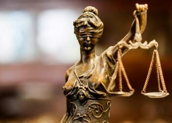 Justicia Ciega y Sorda