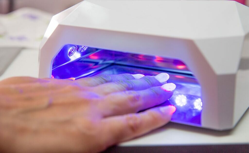 Cómo Aplicar Gelish de Manera Profesional: Consejos y Trucos